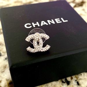 One chanel earring